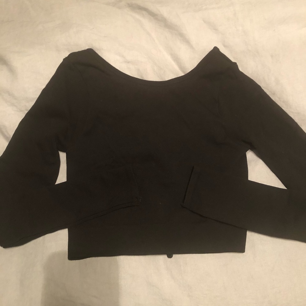 Long sleeve crop with lace up back detail.